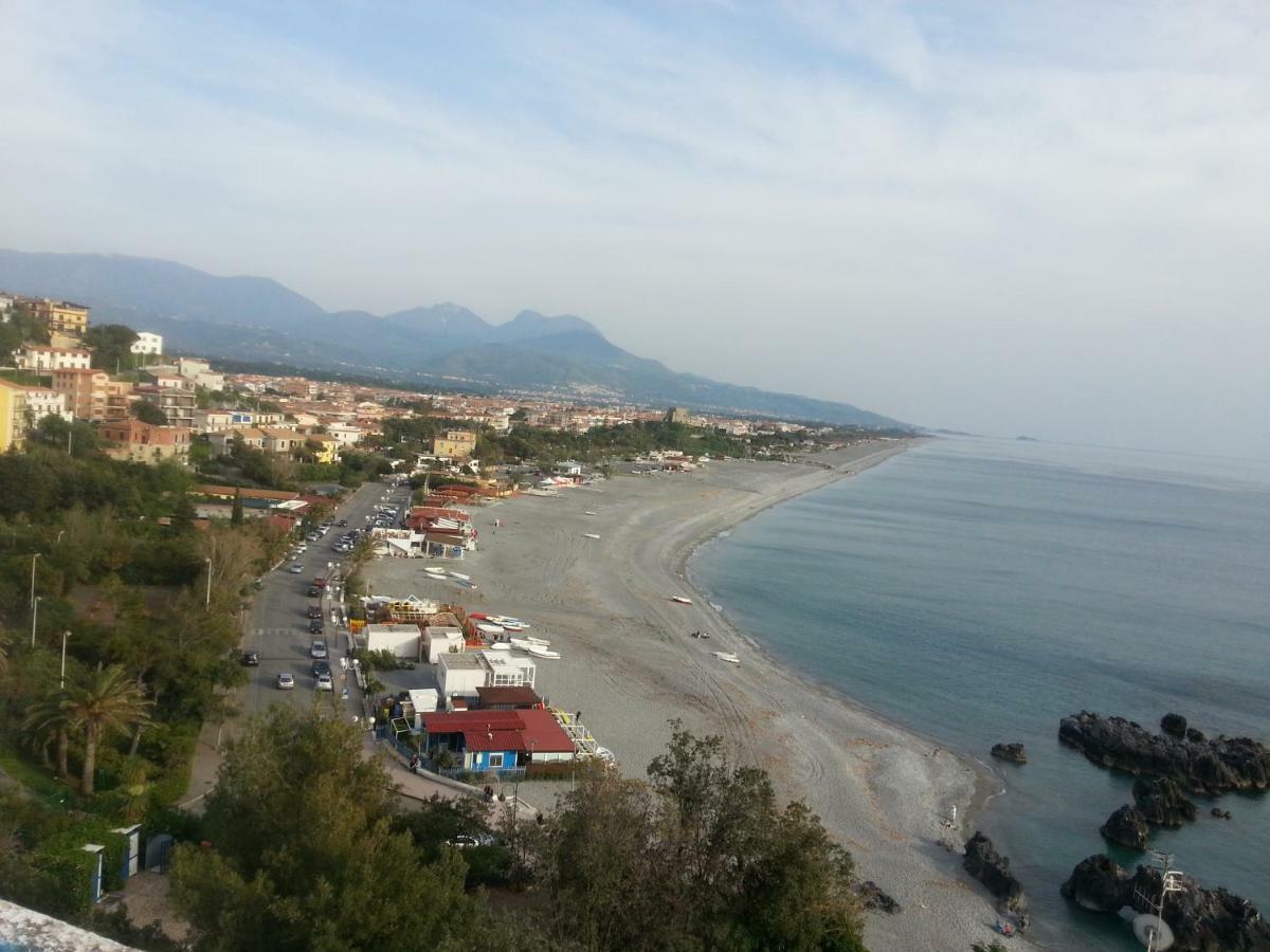 Casa Al Mare A Scalea Apartment Bagian luar foto