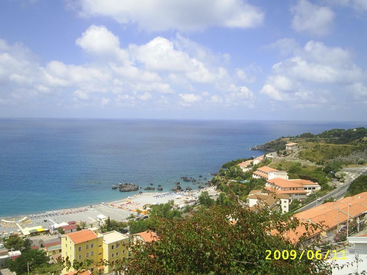 Casa Al Mare A Scalea Apartment Bagian luar foto